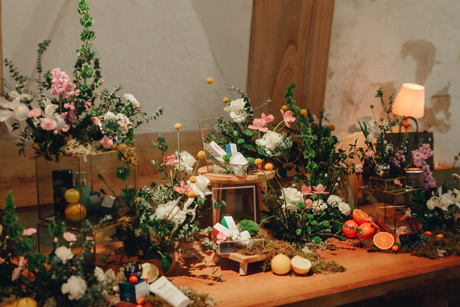 Warm candlelight atmosphere at L'Oréal heritage venue