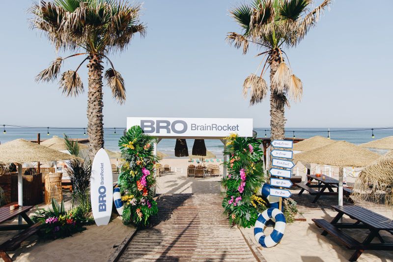 BrainRocket Surf & Soul Saturday beach team day in Cascais, produced by BTQ Events — photo 2