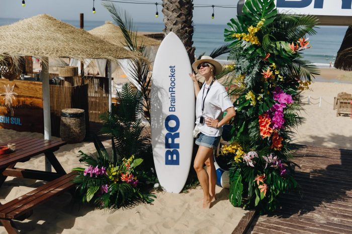 BrainRocket Surf & Soul Saturday beach team day in Cascais, produced by BTQ Events — photo 4