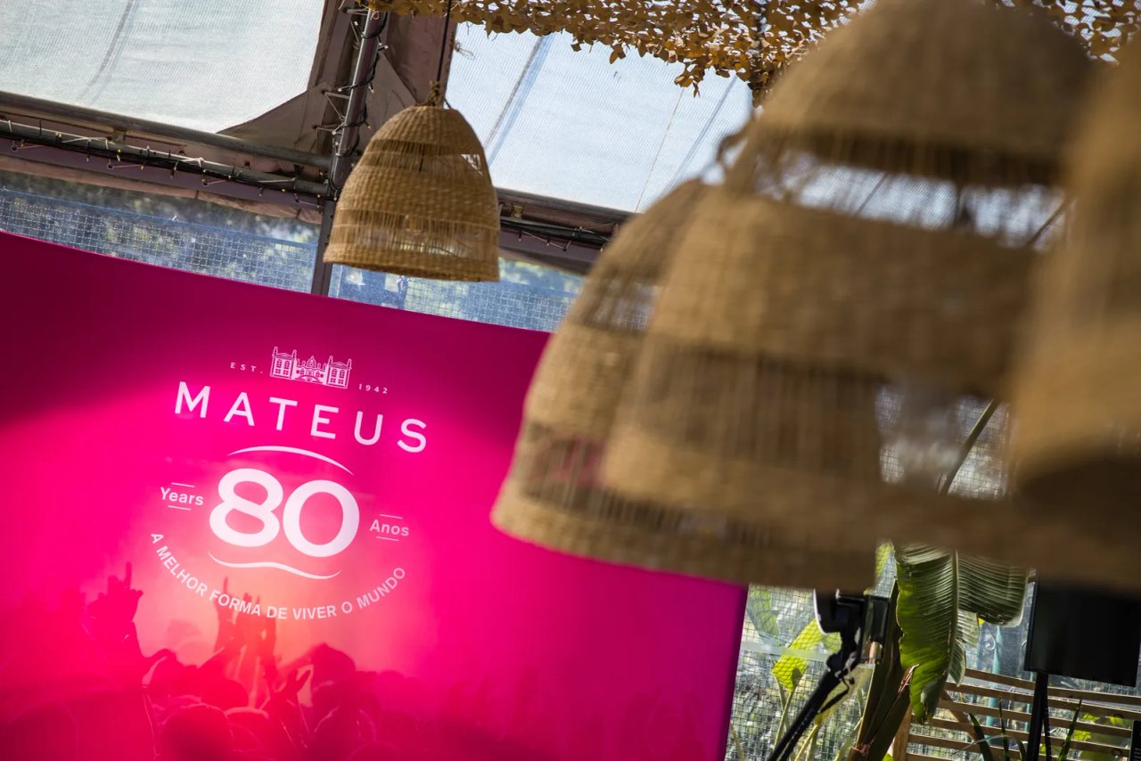 Mateus 80 Anos, a party-register brand-anniversary production with a neon bar and green-wall stage, produced by BTQ Events