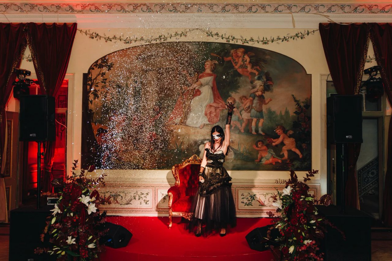 Masquerade birthday for a hundred and sixty guests at Palácio do Grilo in Lisbon, produced by BTQ Events